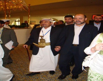 الشيخ صادق  مع الدكتور موسي ابو مرزوق نائب رئيس المكتب السياسي لحركة حماس فى مؤتمر القدس السادس بالدوحة 11-10-2008