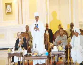 الشيخ صادق في زيارة لسودان للمناصرة الرئيس السوداني عمر البشير 10/3/2009م