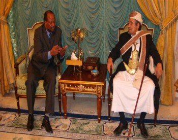صور الشيخ صادق أثناء توديع السفير الموريتاني بصنعاء 18-3-2009م 