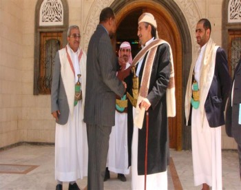 صور الشيخ صادق أثناء توديع السفير الموريتاني بصنعاء 18-3-2009م 