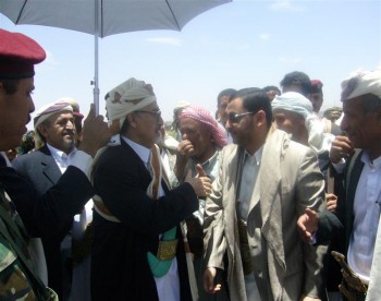 استقبال الشيخ عبد الله بن حسين الأحمر في مطار صنعا