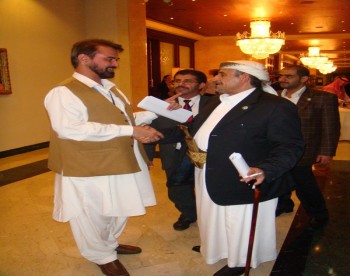 الشيخ صادق مع الناطق الرسمي بإسم الجماعة الإسلامية في باكستان 12-10-2008