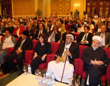الشيخ صادق بن عبدالله فى احدى جلسات المؤتمر بتاريخ 12-10-2008م 