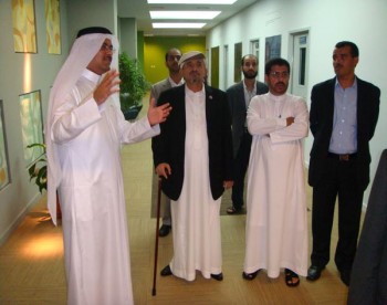 الشيخ صادق بن عبدالله بن حسين الاحمر فى زيارتة لقناة  الجزيرة فى قطر على هامش المؤتمر 14-10-2008 (3)