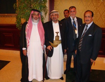 الشيخ صادق بن عبدالله الاحمر مع السفير اليمني فى الدوحةبتاريخ 11-10-2008