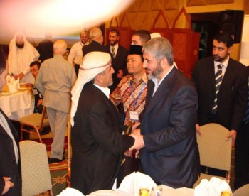 الشيخ صادق مع خالد مشعل رئيس المكتب السياسي لحركة المفاومة الإسلامية حماس 12-10-2008
