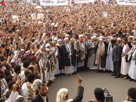 عشرات الألاف يتظاهرون بالعاصمة صنعاء تضامنا مع القدس