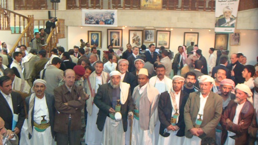 صورة جماعية أثناء افتتاح المعرض